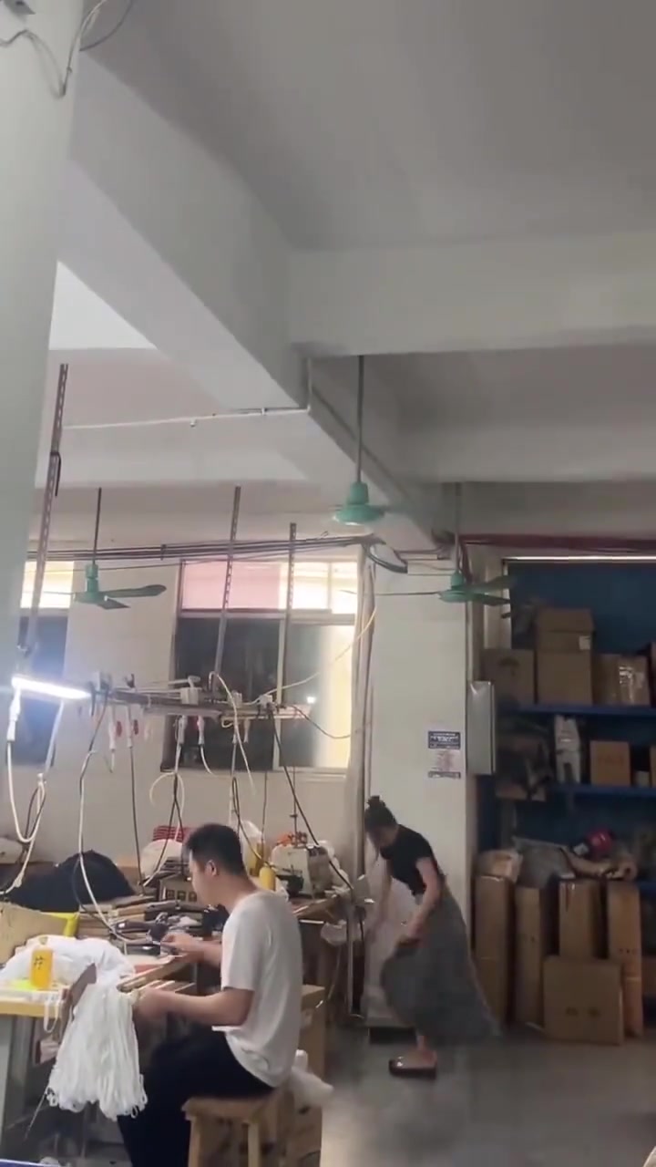 直接拿到裙子底下吹真的是精心准备出去约会啊！