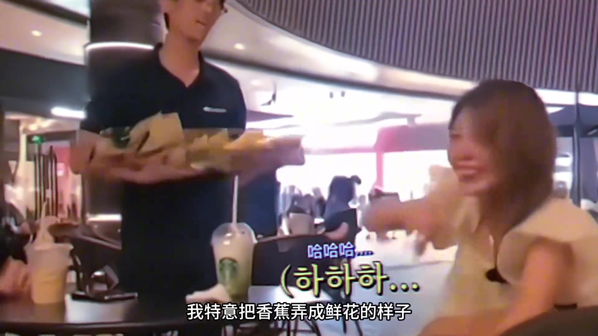 这样跟女神表白也太尴尬了吧！女神想找个洞钻进去！