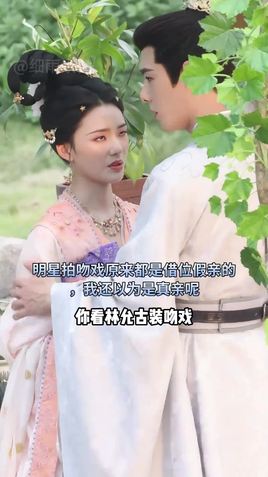 原来这是明星拍露骨床戏不怕生理反应的真相！！