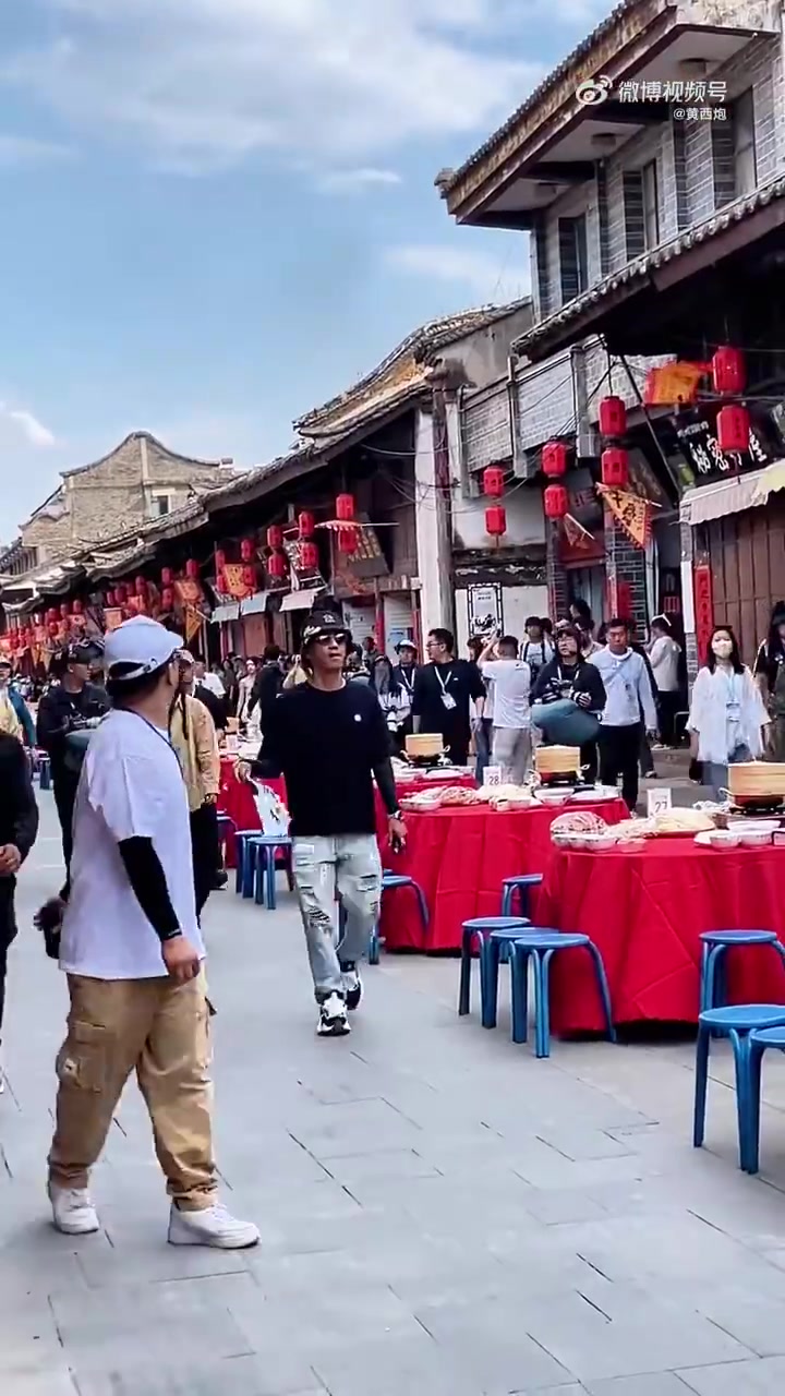 大明星这态度！有人会让吗