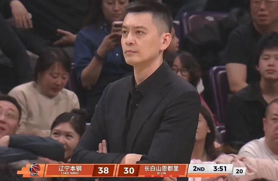 辽宁男篮14分完胜终结四连败，付豪18+6外援低迷，栾利程空砍22分