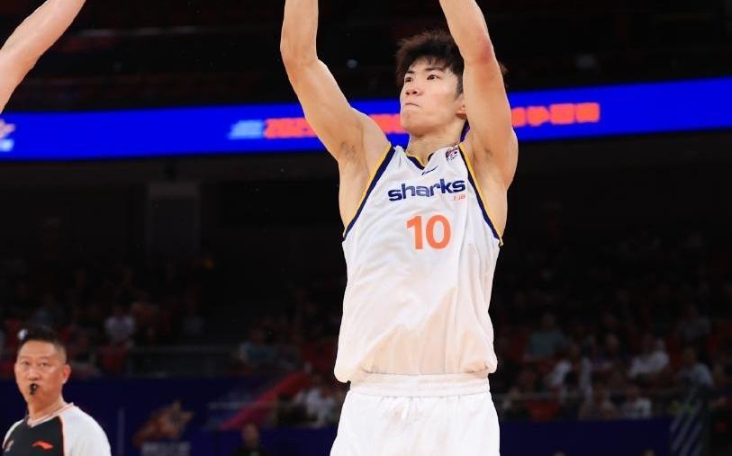 郭昊文半场22分拉维特29+10，王哲林历史第12人，同曦险胜上海