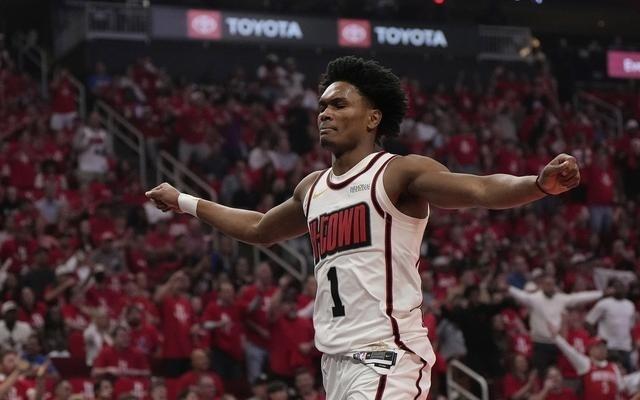 美记：阿门的风格不适合一直打控卫这样也会削弱他的其他表现