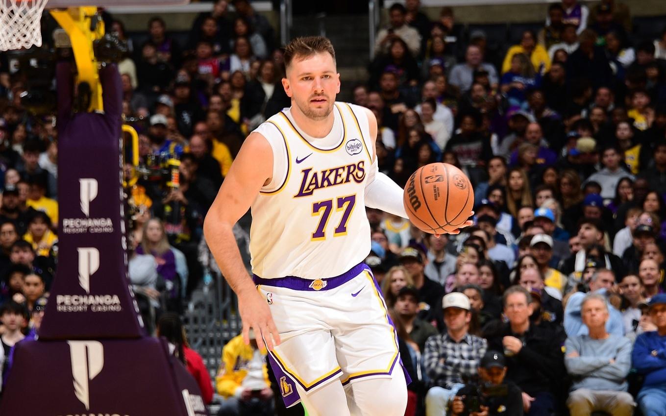 两关键三分+制胜2罚！东契奇轰36+9+8湖人关键时刻12胜0负独一档