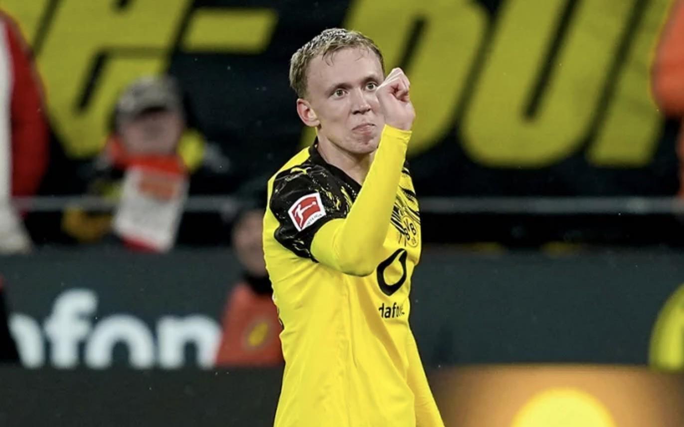 拜尔:头被撞得晕乎乎的没什么比在南看台前进制胜球更美好