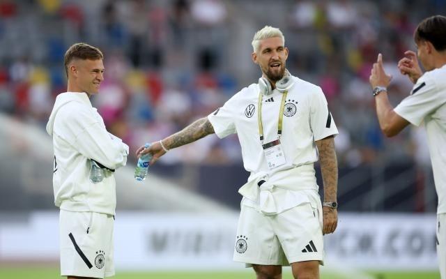 药厂后腰:我曾对基米希怀有偏见,但我们现在的关系非常好