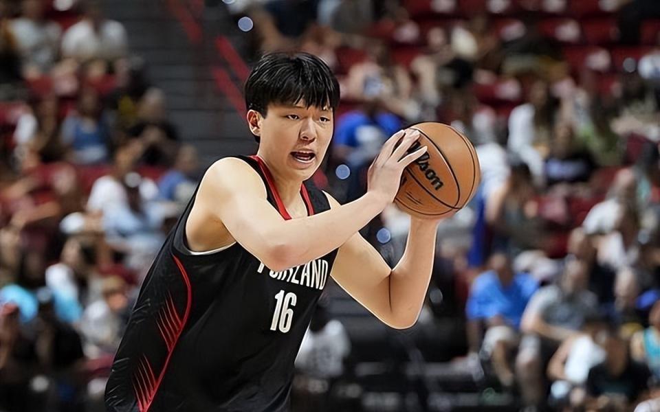 跟队记者：杨瀚森对自己充满信心，他让开拓者比往年更受欢迎