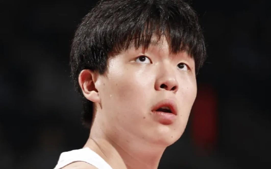 杨瀚森打出最差一战！机会球投丢，防守