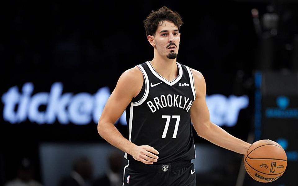 展现出了一些传球能力，但篮网首轮秀在得分和防守上依然毫无提升