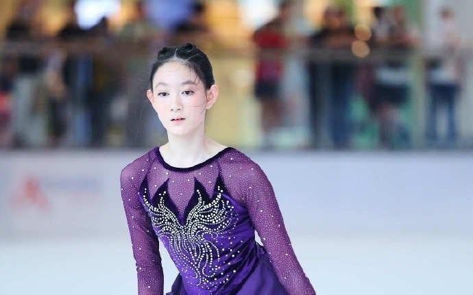 奥莉长大了，奥运冠军李小鹏13岁女儿参加香港花滑公开赛
