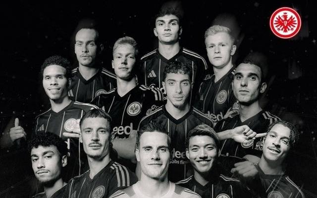 51大胜加拉塔萨雷，法兰克福祝贺队内12人欧冠首秀：出色开局！