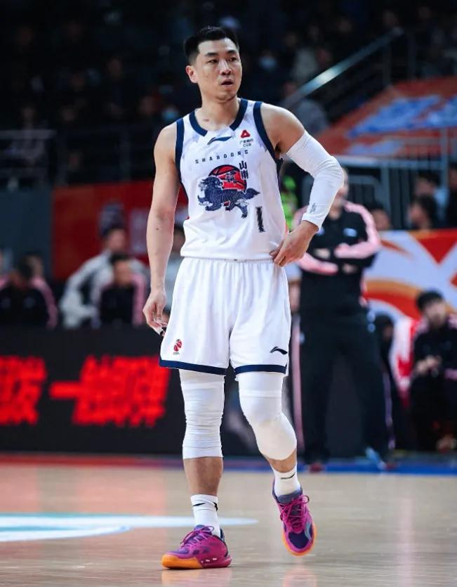 拿600万，7分5犯规被菜鸟完爆，这就是郭士强钦点的国家队主控