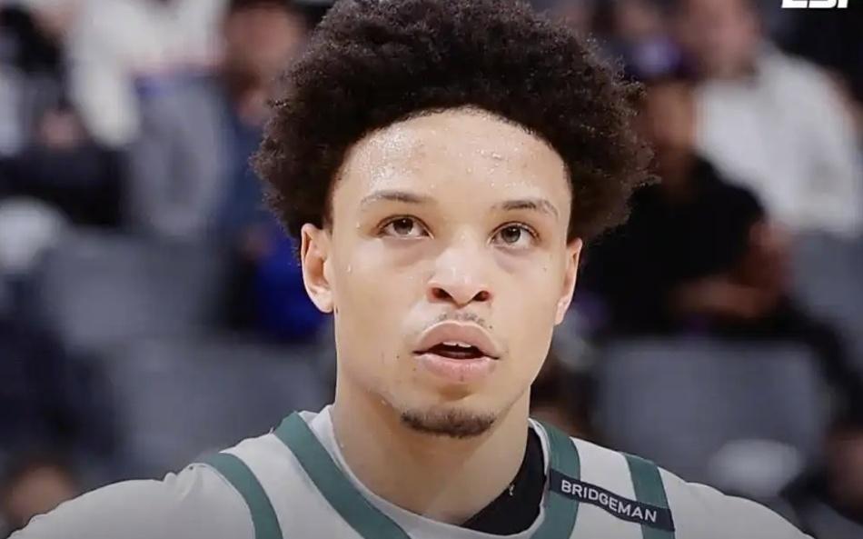 44顺位小偷赢勇士，34顺位中锋成NBA命中率第一！杨瀚森看懂了吗