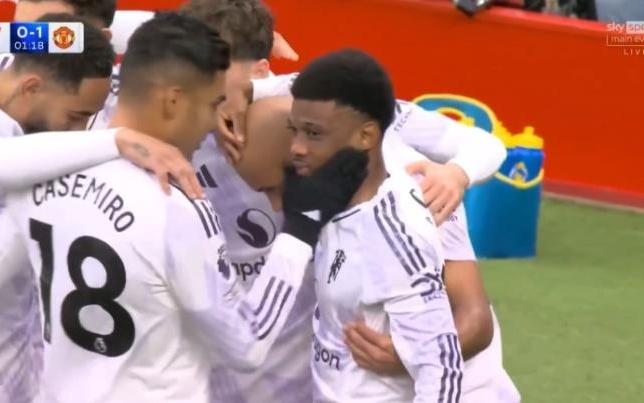 爱的巴掌！曼联进球后，卡塞米罗连续打脸队友