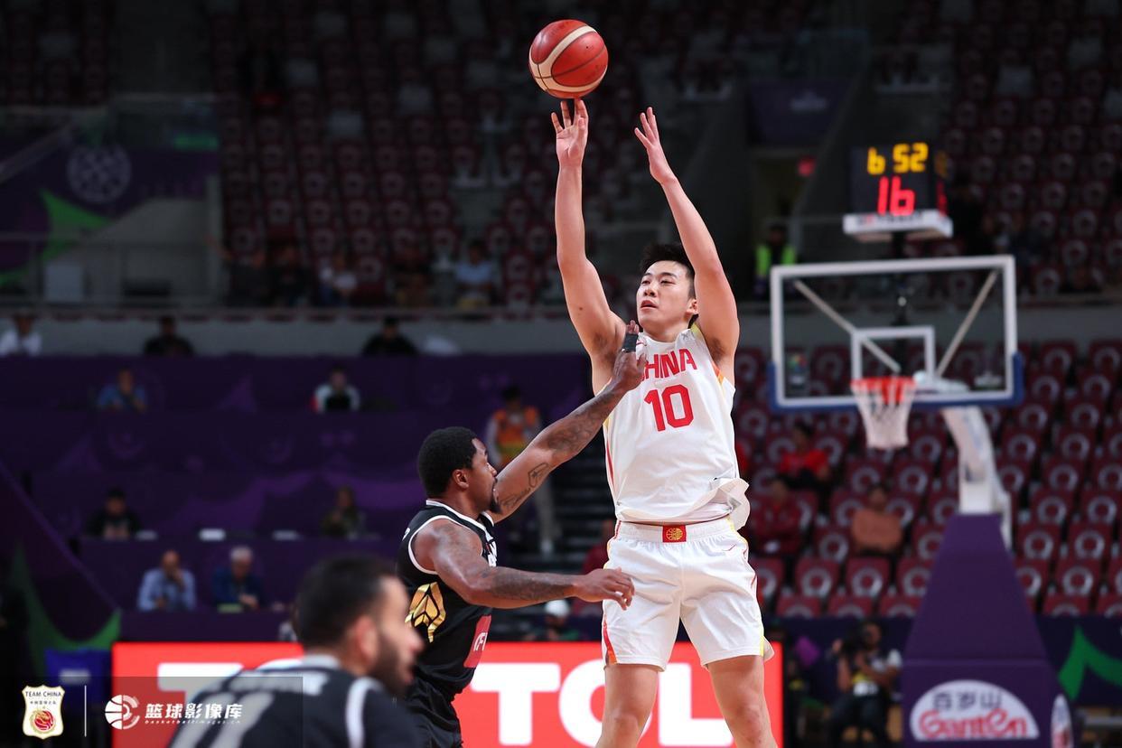 王俊杰这水平能打NBA吗苏群的一番