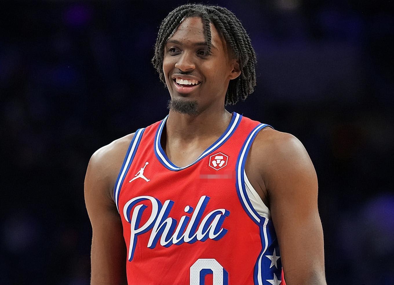 33分10板7记三分球！29分8助8断！全明星首发菜鸟交上投名状