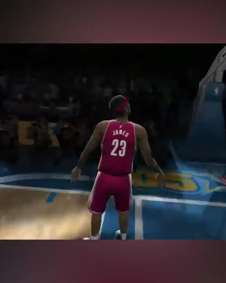 网友NBALive模拟詹姆斯逆天扣篮：这50分没跑吧