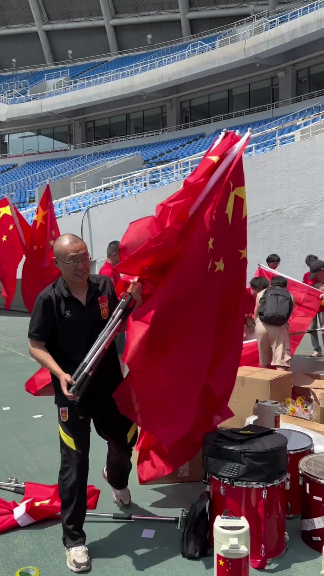 氛围这一块，中国球迷必须给拿捏的死死的！