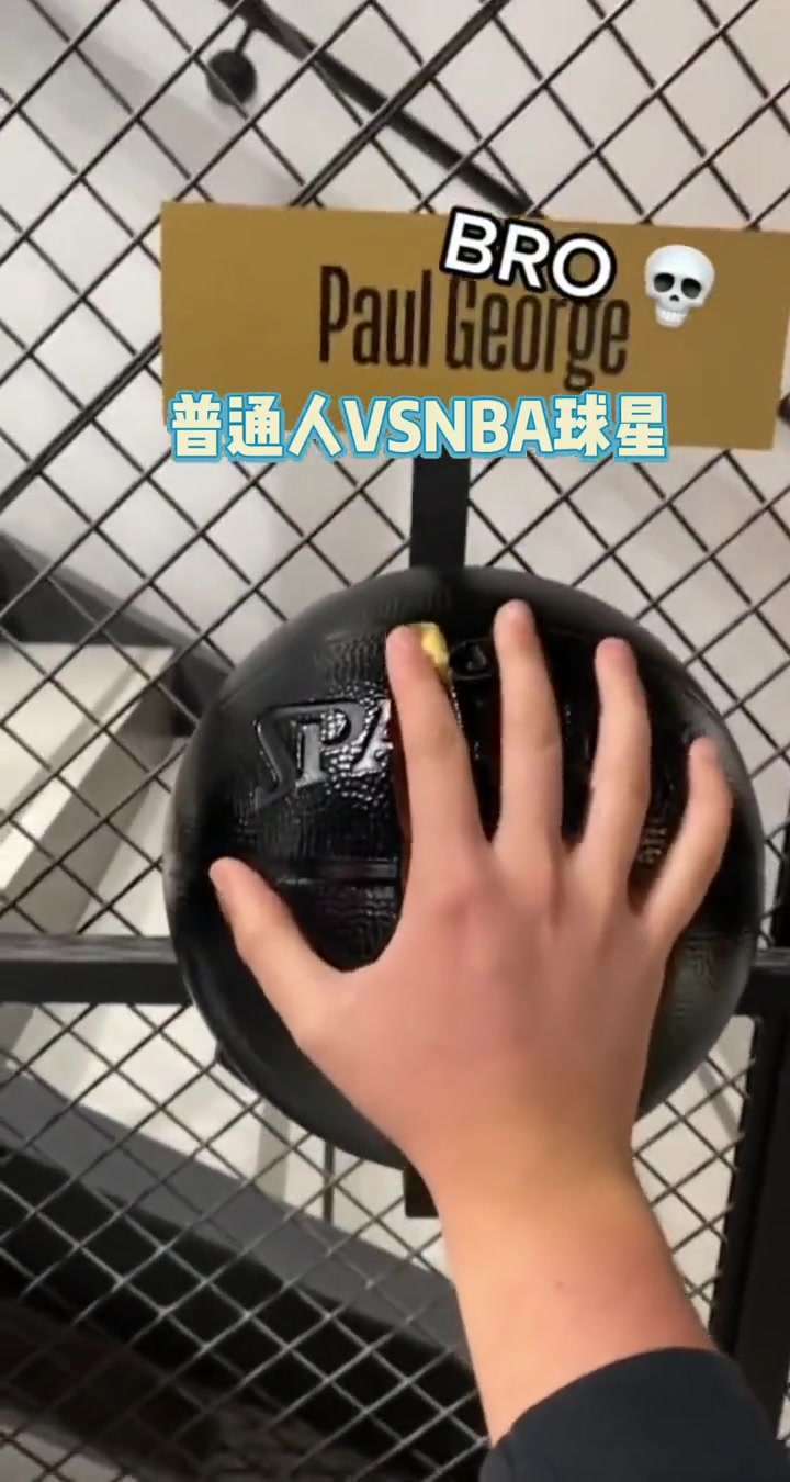 原来乔治的手掌真的跟普通人一样