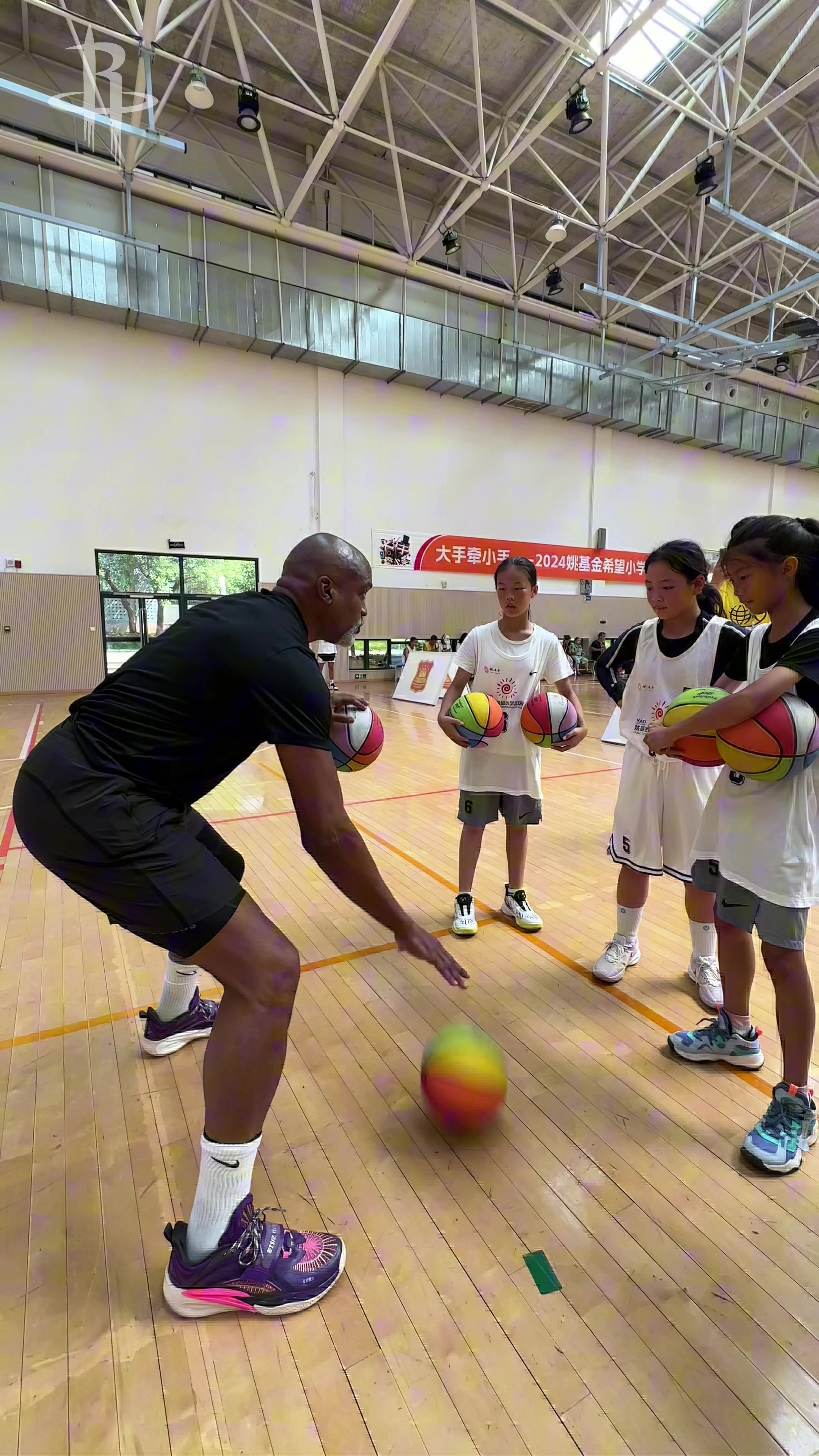 老猫携火箭熊来江西参加姚基金希望小学全国赛