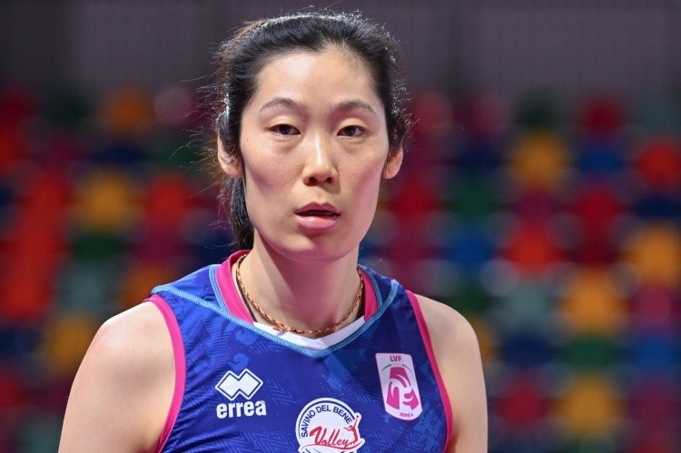 朱婷砍下16分！意甲女排联赛决赛，斯坎迪奇先下一城