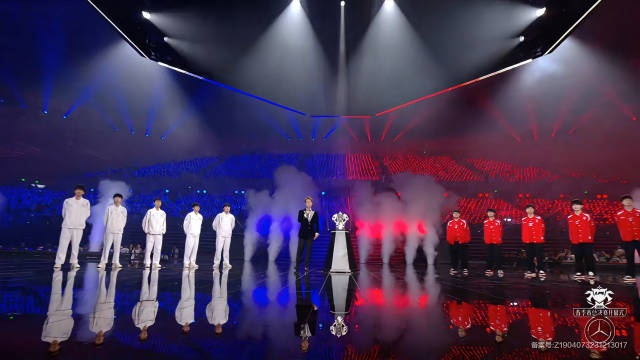 LPL春决开幕式全程：灯光/VR顶级氛围，Bin上台打起咏春拳✊