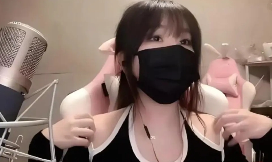 小团团粉丝微博评论区团建：一条小囚囚 外婆没告诉你不要赌博吗？