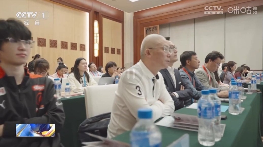 牌面拉满~电竞选手一诺参加第三届阅读大会和媒体论坛并在CCTV1出镜