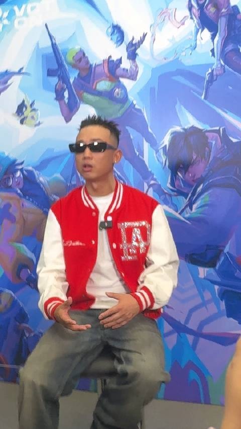 Gai：和康康私下都会发消息 我很喜欢他的性格 内敛又张狂
