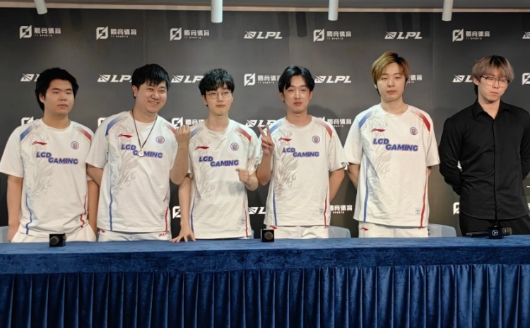LGD赛后群访 Meteor：乐言豹女玩的比较好，前期入野区比较有压力