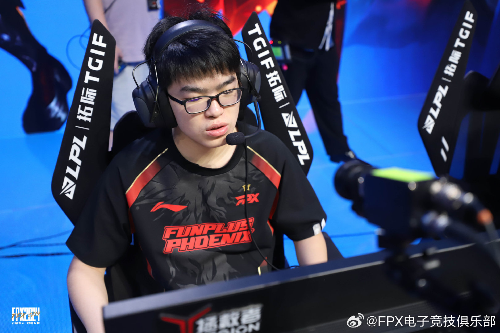 全是毒唯粉？Care飞机TP送五杀在FPX超话被爆破 多为Doinb、Scout唯粉