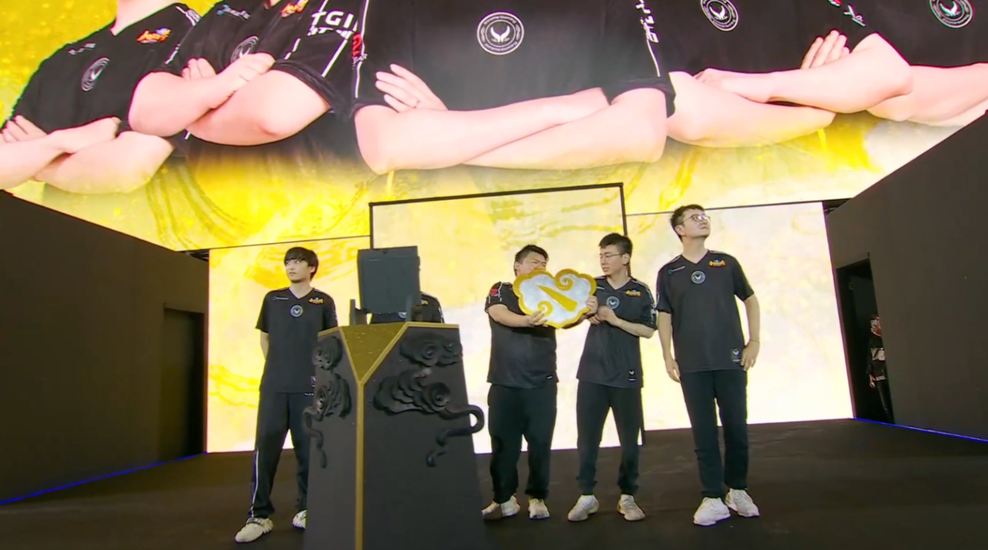 XG官方：我们以3-1战胜Spirit战队 成功捧起冠军奖杯