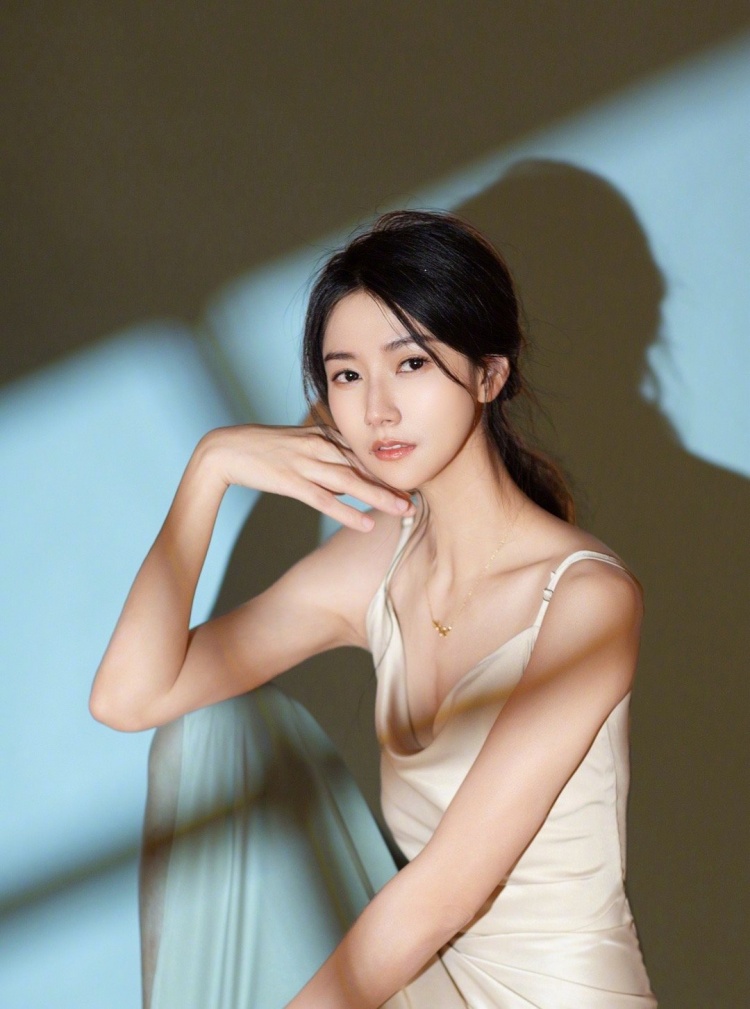 小苍晒美照：so？？这个姐姐怎么样？