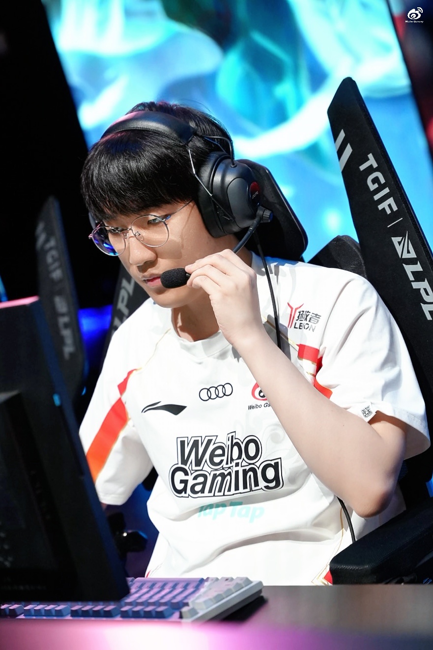 传奇捕乐人！Tarzan全场压制Leyan，猪妹、莉莉娅 对位两次MVP