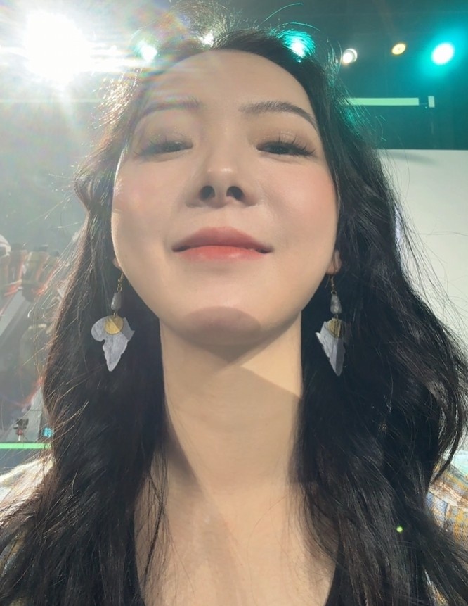 前解说小楼晒照：又遇到给力化妆师姐姐了，我爱死~