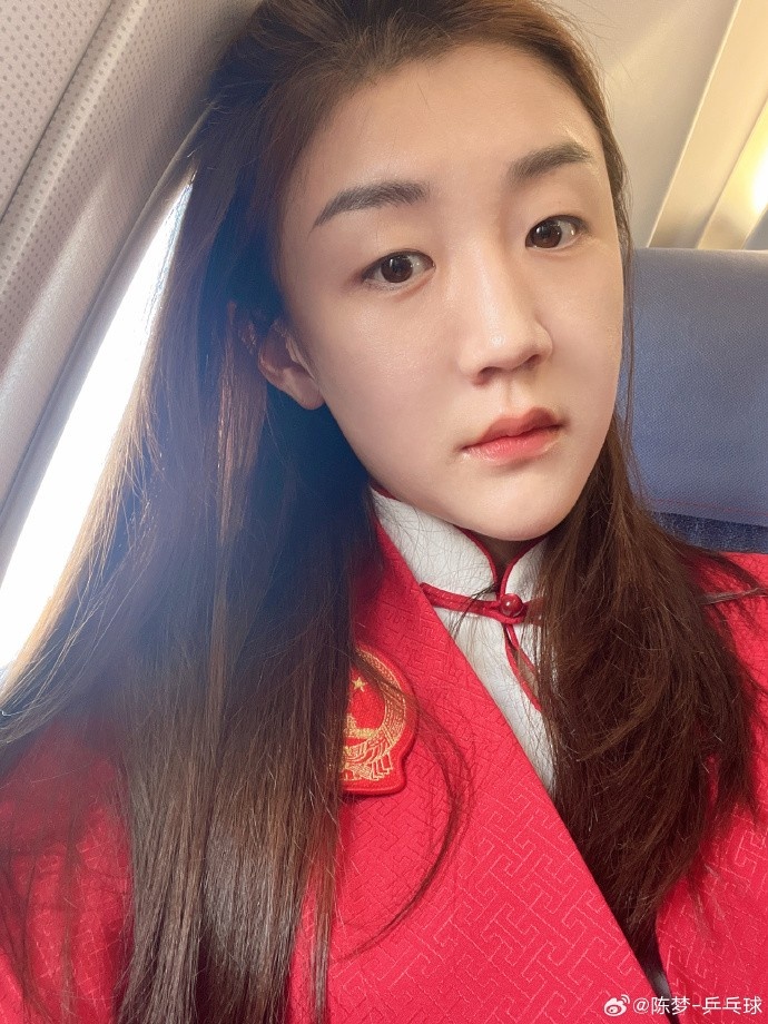 顺利抵港✈️陈梦晒照：看过很多次清晨的天空 这次格外深刻❤️