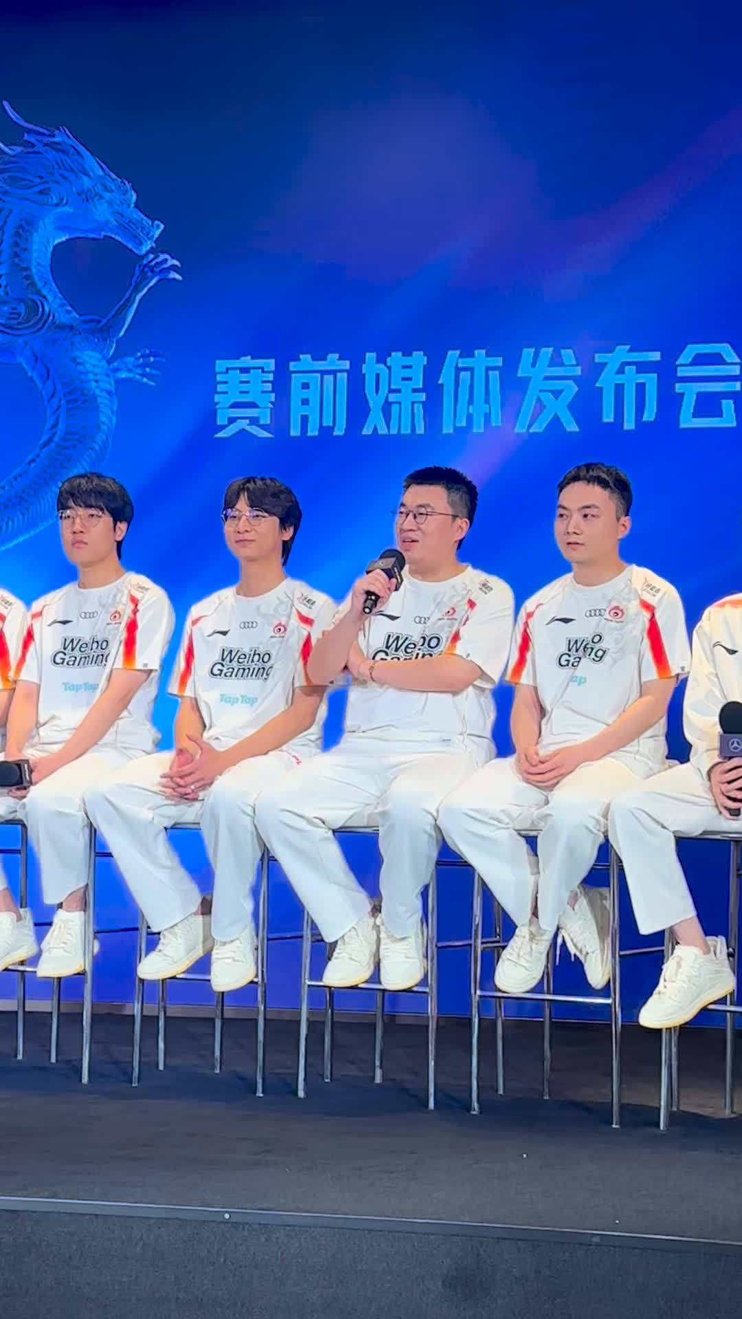 对线一阵中单knight是否有压力？Xiaohu：你再开玩笑嘛？