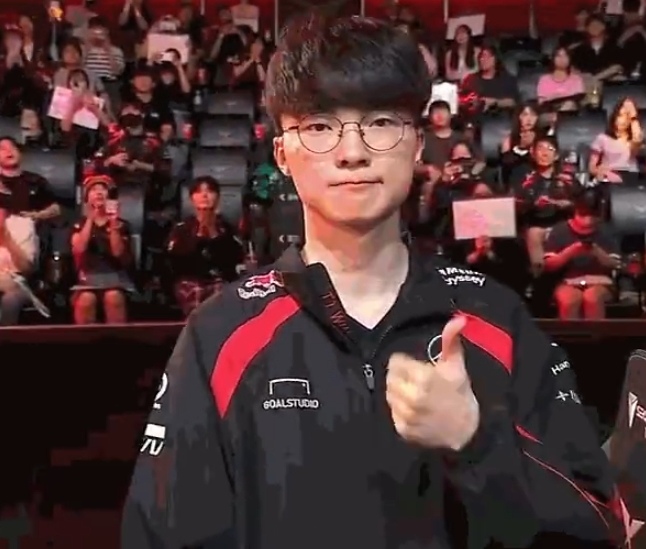 媒体人评T1晋级：Faker第九次去S赛 拳头也终于松了一口气~~