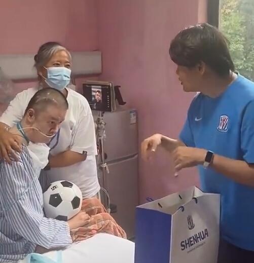 澎湃：申花球迷张昌硕意识正在逐渐恢复父亲直言未来日子不敢想