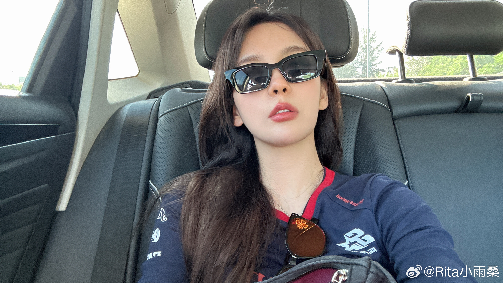 LPL美女解说Rita分享国庆节自拍：国庆都在哪玩儿呢？