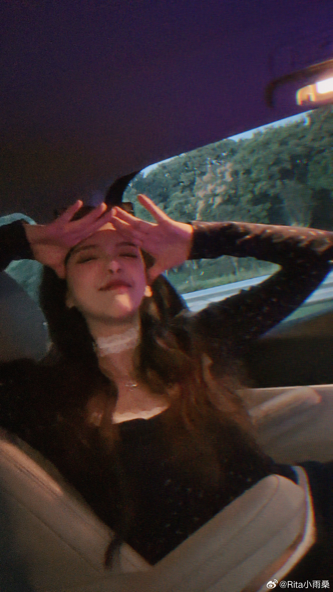 太有御姐味儿了！LPL美女解说rita晒照：今晚的比赛！！等不及啦