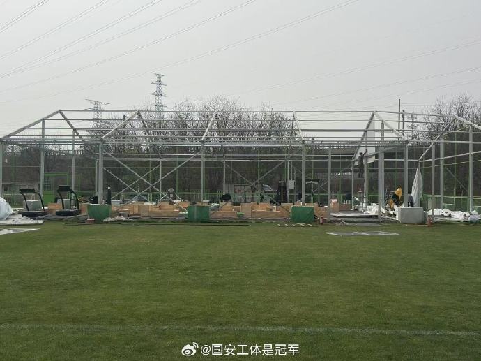 受大风影响！博主谈国安基地应对措施：篷房除框架剩下已全部拆掉