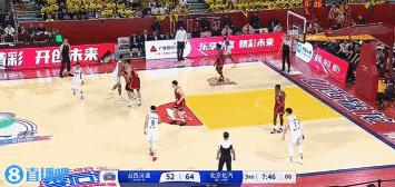 精妙配合！陈盈骏转圈妙传加尼尤掩护后下顺转身压哨上篮！