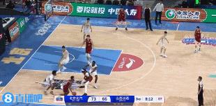 予取予求！周琦补篮得手后造成葛昭宝