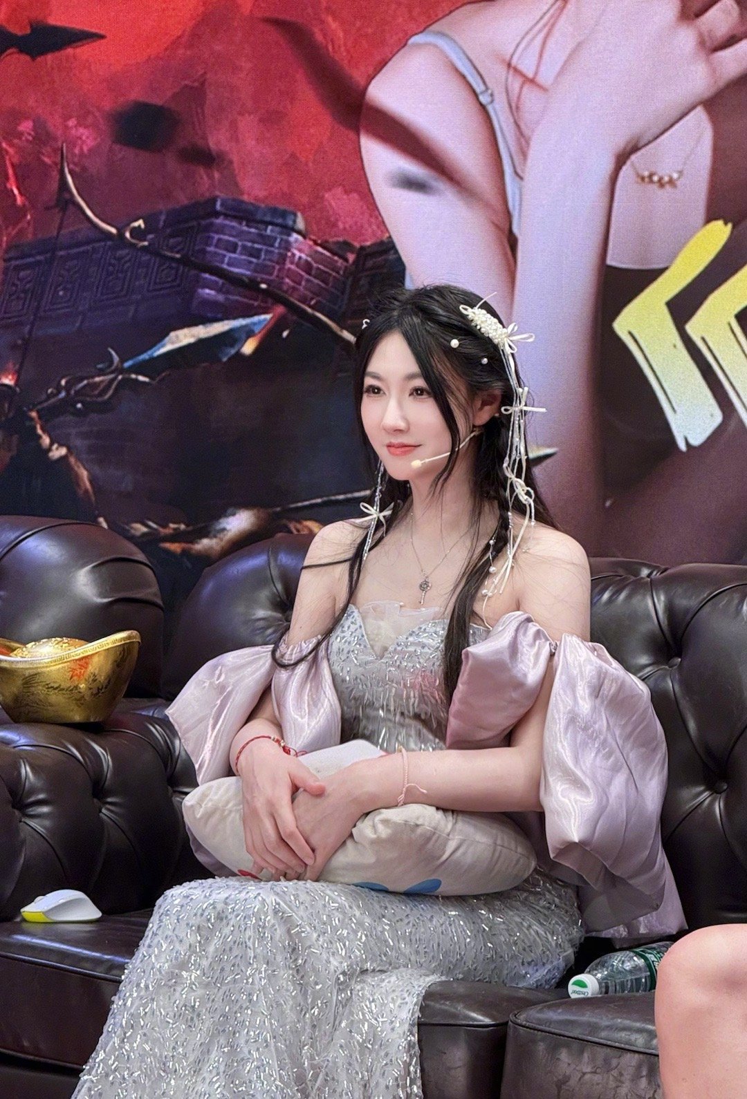 小苍晒照：圆润了一圈的小苍～