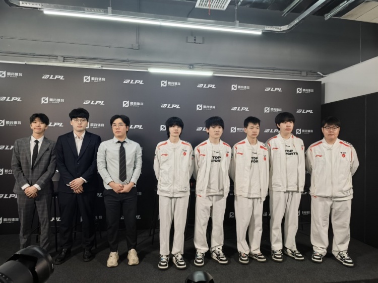 TES赛后群访 哥哥：最后一把就算是我可能也会选机器人