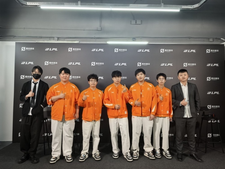 终于拿到首胜了！OMG赛后群访Moham：身为雇佣兵但没打好 很可惜