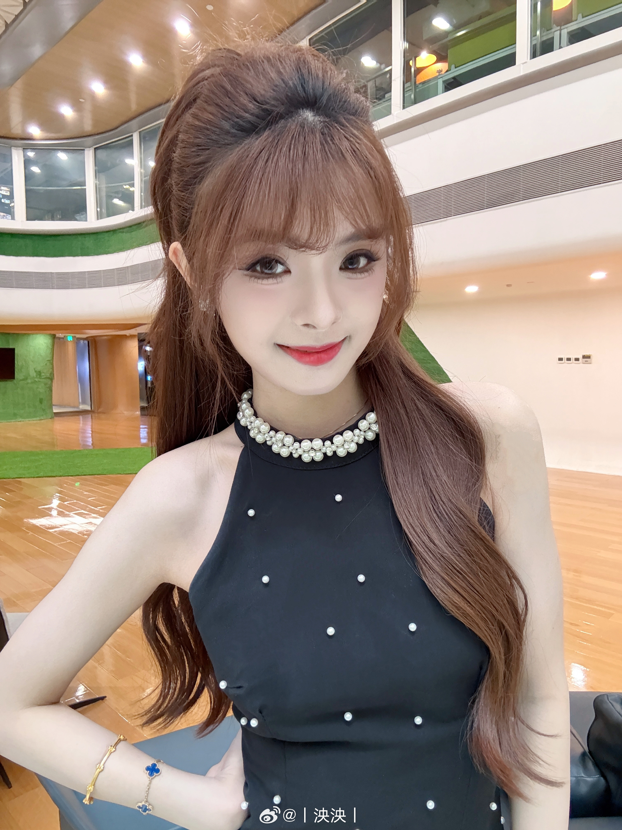 互动女主持人泱泱晒照：晚安