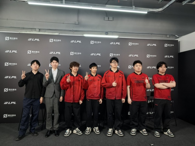 FPX赛后群访 shad0w：下场打NIP再虐他们一次吧！