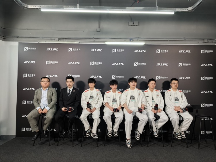 WBG赛后群访 教练：队伍低迷期教练组和队员们应该要努力互相帮助